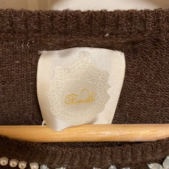 Pearl and rhinestones embellished brown sweater (bought in Japan) - Picture 3 of 7